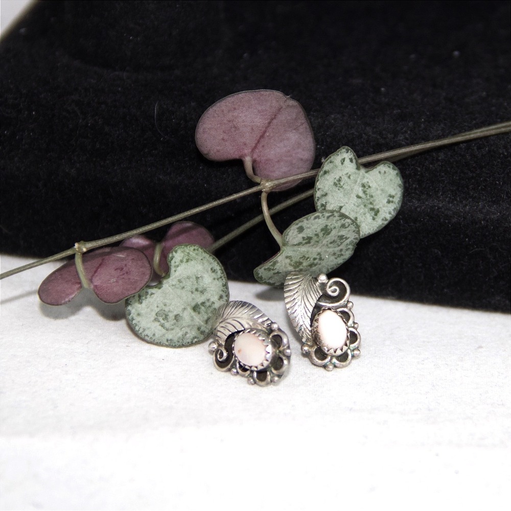 Native American Sterling Silver Pink Shell Leaf Scroll Stud Earrings Vintage
